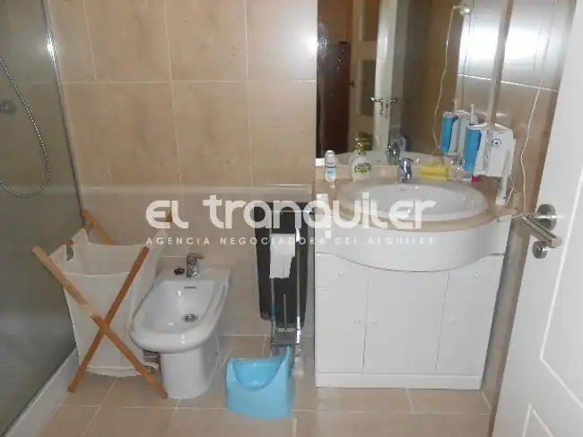 Baño de Piso de alquiler en Madrid con Aire acondicionado, Terraza y Trastero