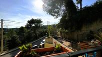Vista exterior de Casa o xalet en venda en Rubí amb Aire condicionat, Calefacció i Jardí privat