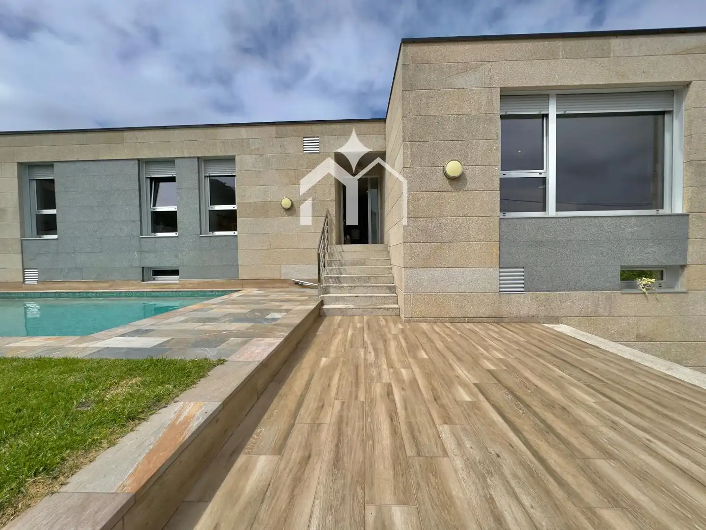 Vista exterior de Casa o xalet en venda en Cangas  amb Calefacció, Parquet i Terrassa