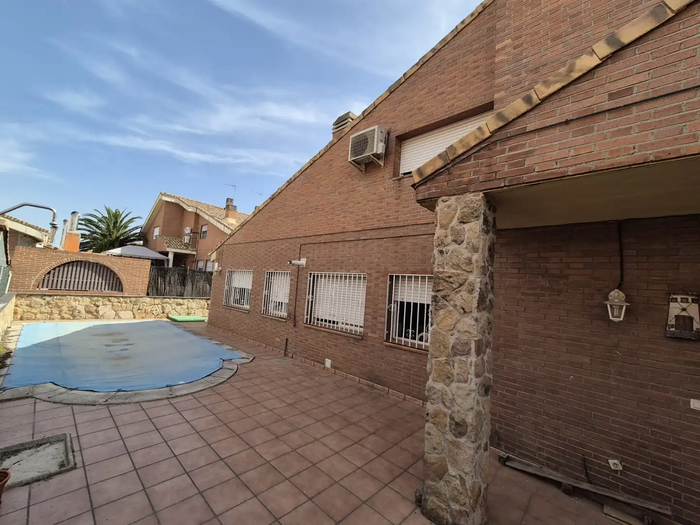 Casa adosada en venda a Velilla de San Antonio