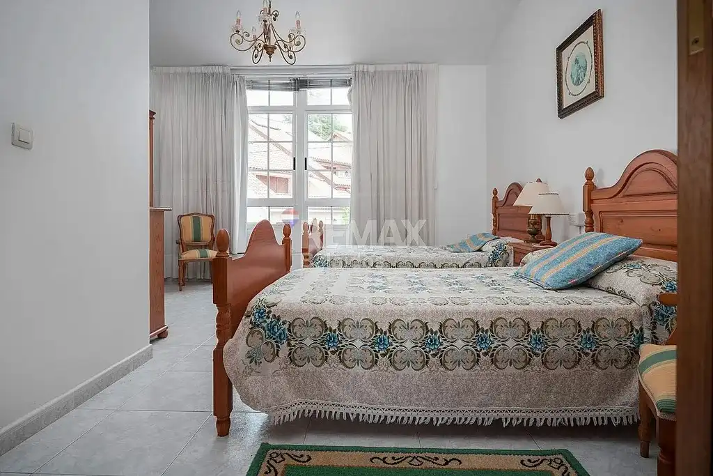 Dormitori de Casa o xalet en venda en A Pobra do Caramiñal amb Calefacció, Jardí privat i Parquet