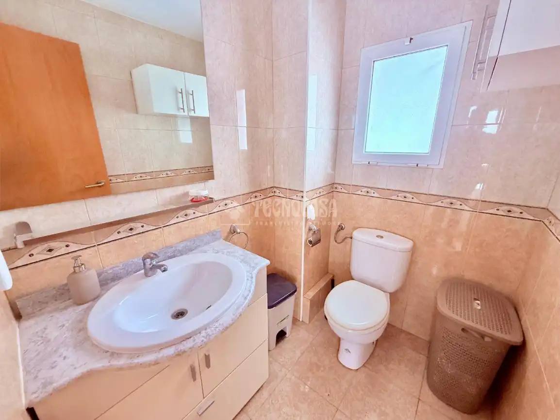 Badezimmer von Wohnung zum Verkauf in Mislata mit Klimaanlage, Möbliert und Balkon
