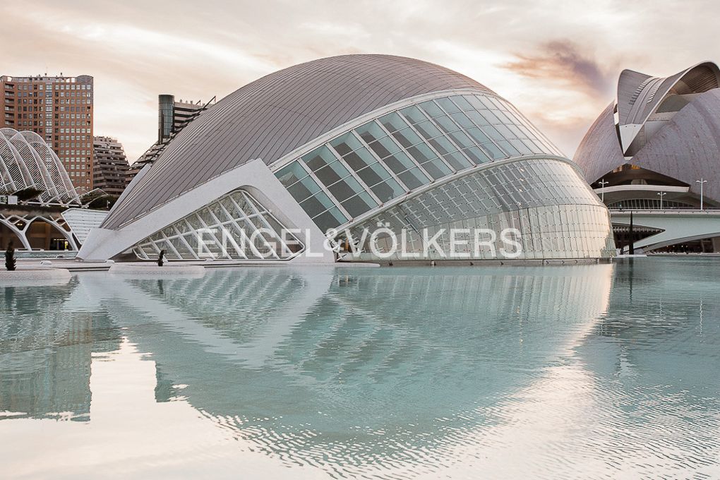 Exterior view of Apartment to rent in  Valencia Capital  with Air Conditioner, Heating and Furnished