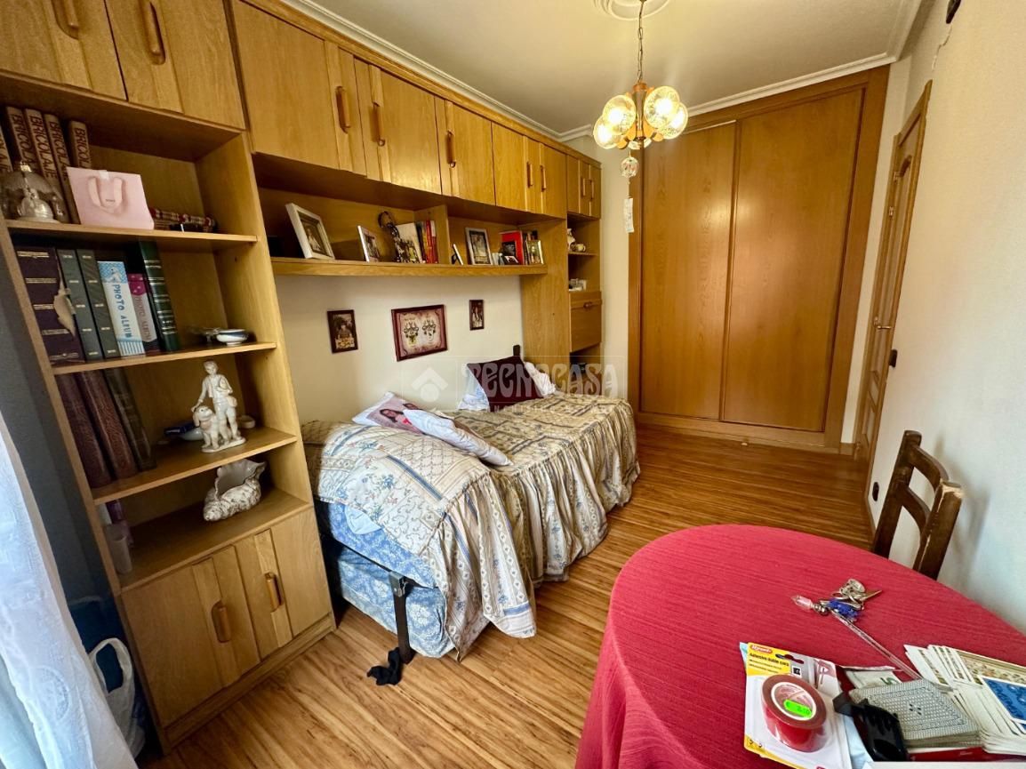 Dormitori de Pis en venda en Gijón  amb Calefacció i Balcó