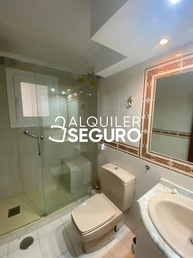 Baño de Piso de alquiler en Guadalajara con Calefacción y Amueblado