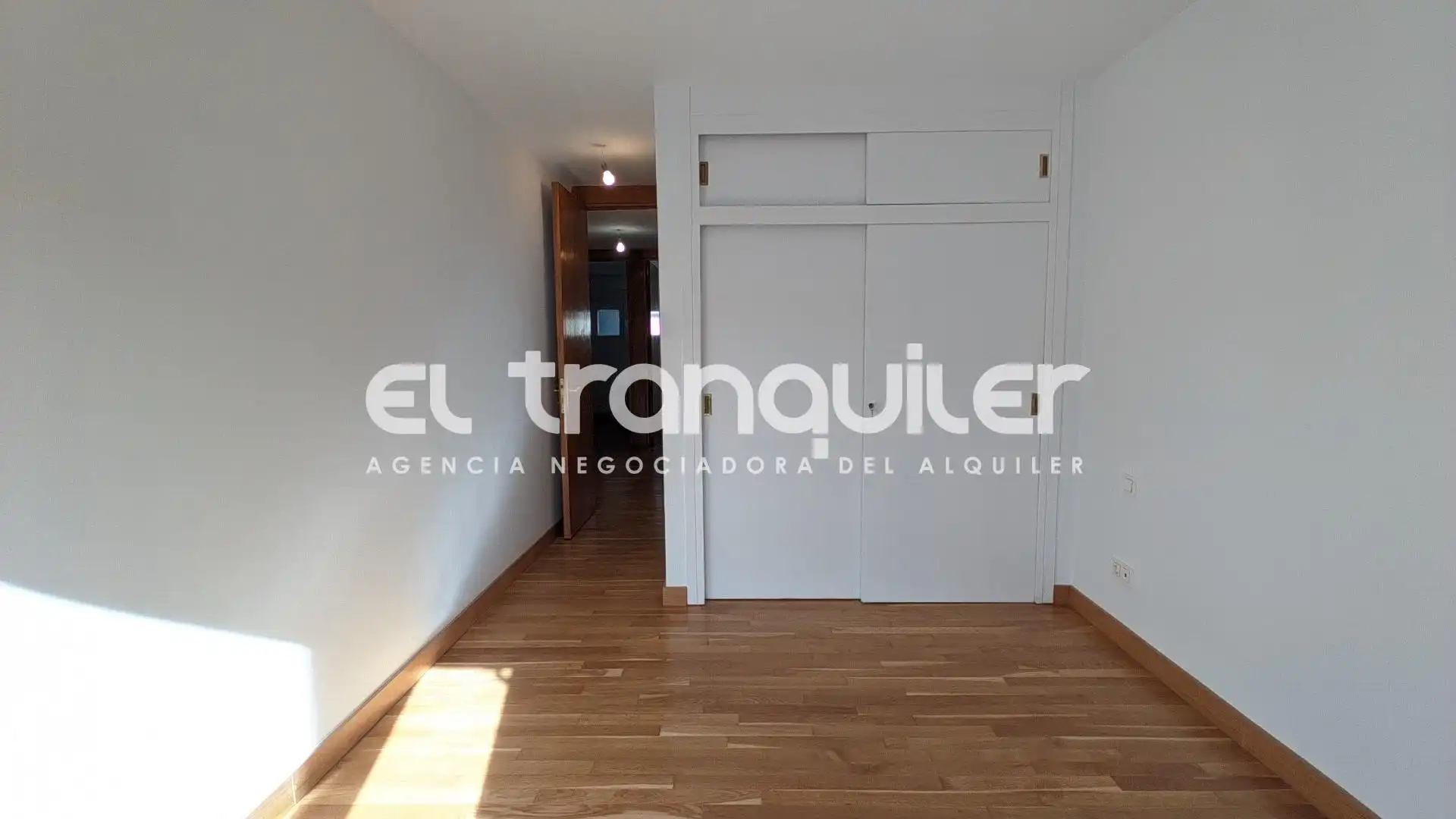 Schlafzimmer von Wohnung zum Verkauf in Madrid mit Klimaanlage, Parkett und Terrasse