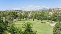 Vista exterior de Casa o xalet en venda en Marbella amb Terrassa i Piscina