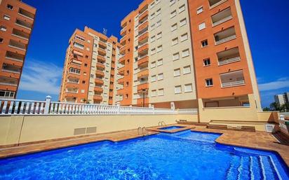 Piscina de Apartament en venda en La Manga del Mar Menor amb Terrassa i Piscina