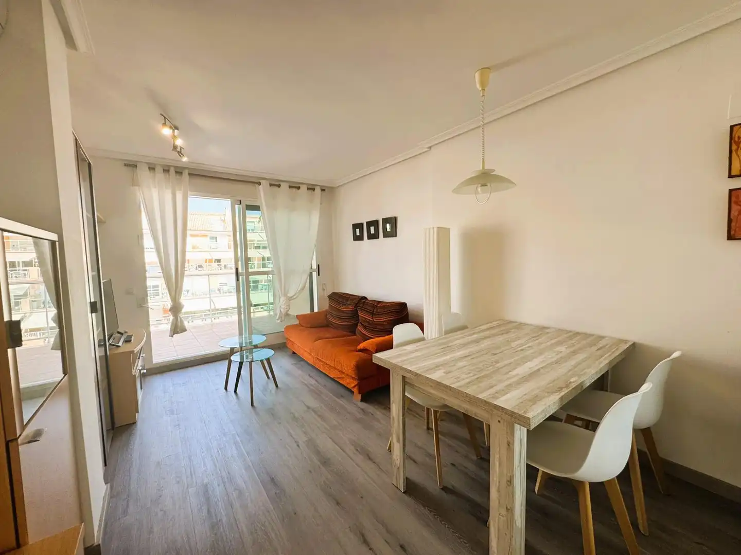 Sala d'estar de Apartament en venda en Dénia amb Aire condicionat, Jardí privat i Terrassa