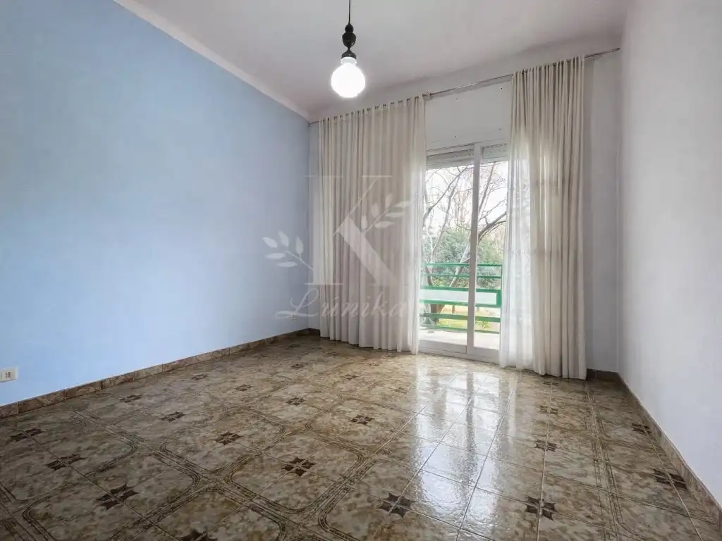 Habitación de Piso en venta en Barcelona con Balcón