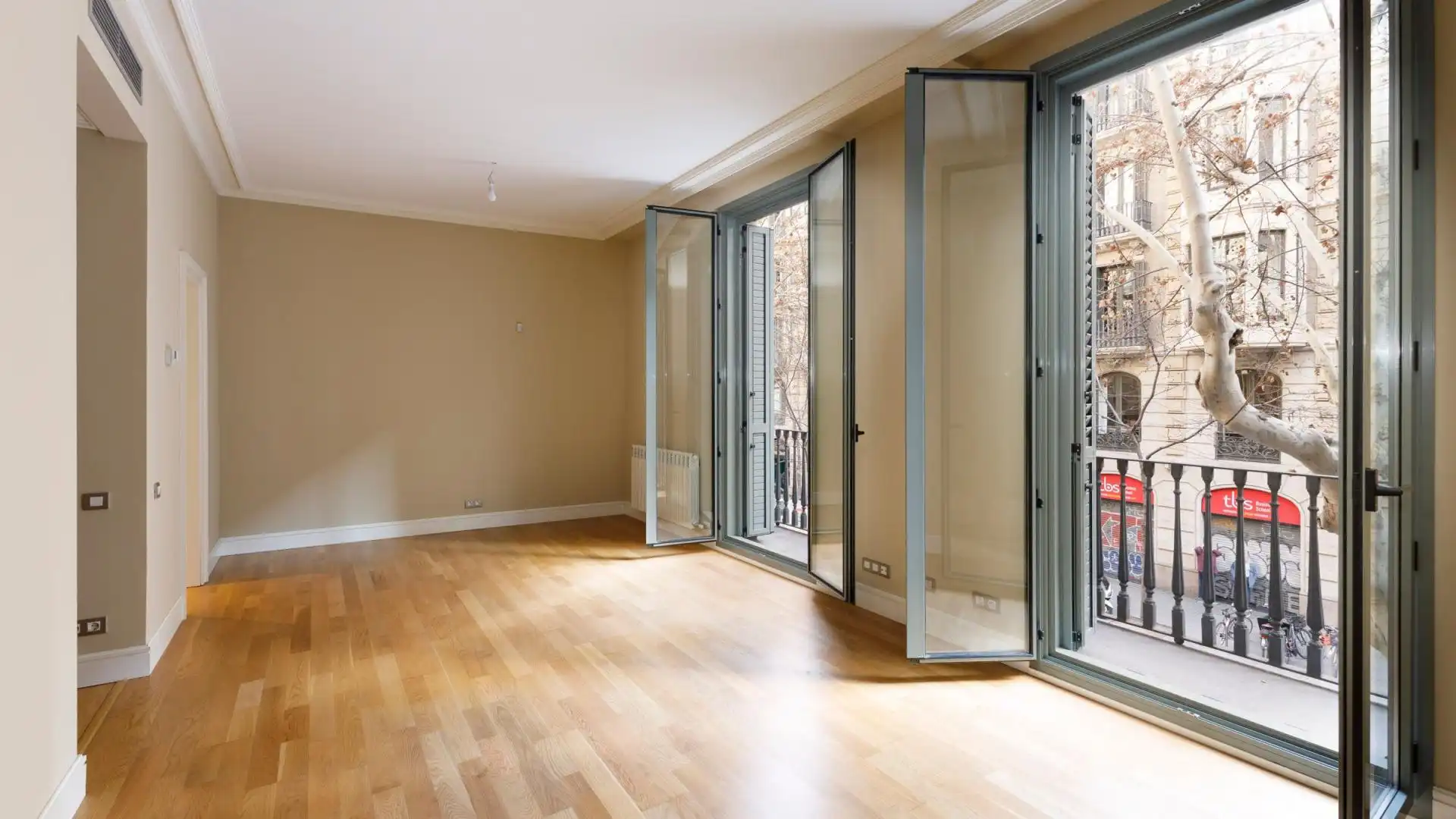 Flat for rent in  Barcelona Capital  with Air Conditioner, Parquet flooring and Terrace