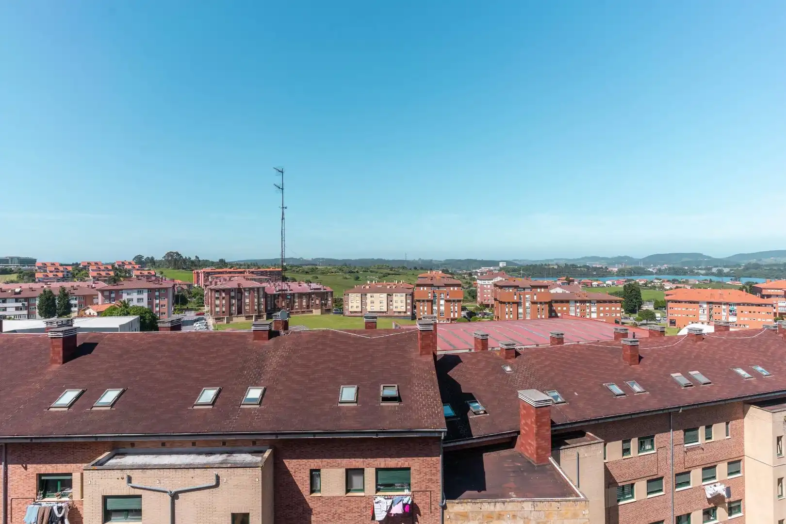 Vista exterior de Pis en venda en Corvera de Asturias amb Calefacció, Jardí privat i Parquet