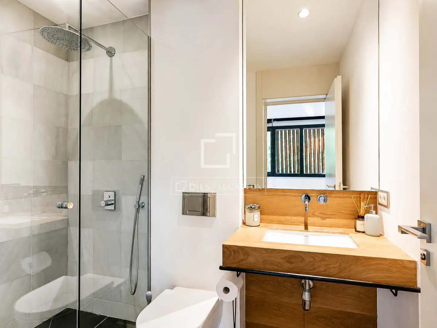 Bany de Casa o xalet en venda en Barcelona amb Aire condicionat, Jardí privat i Terrassa