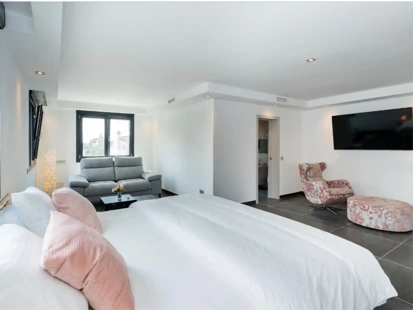 Bedroom of Flat for rent in Nueva Andalucía