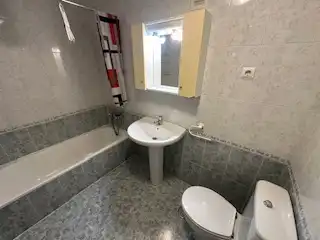 Baño de Apartamento de alquiler en Villaquilambre con Calefacción, Parquet y Terraza
