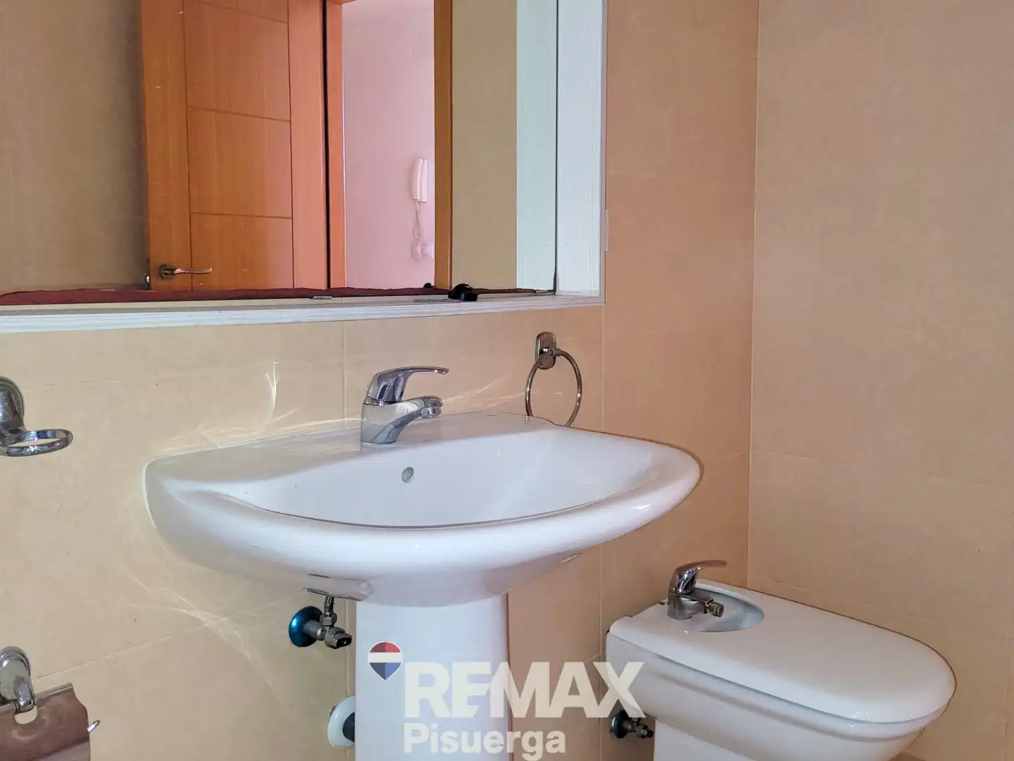 Badezimmer von Wohnung zum Verkauf in Santovenia de Pisuerga mit Heizung, Abstellraum und Balkon
