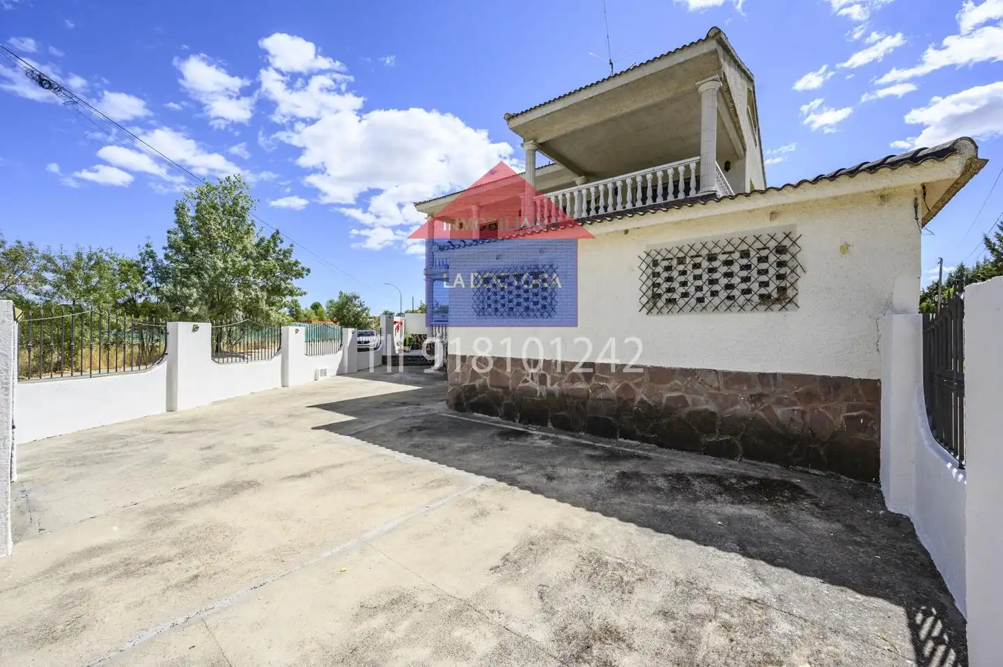Vista exterior de Casa o chalet en venta en Escalona con Calefacción, Terraza y Piscina