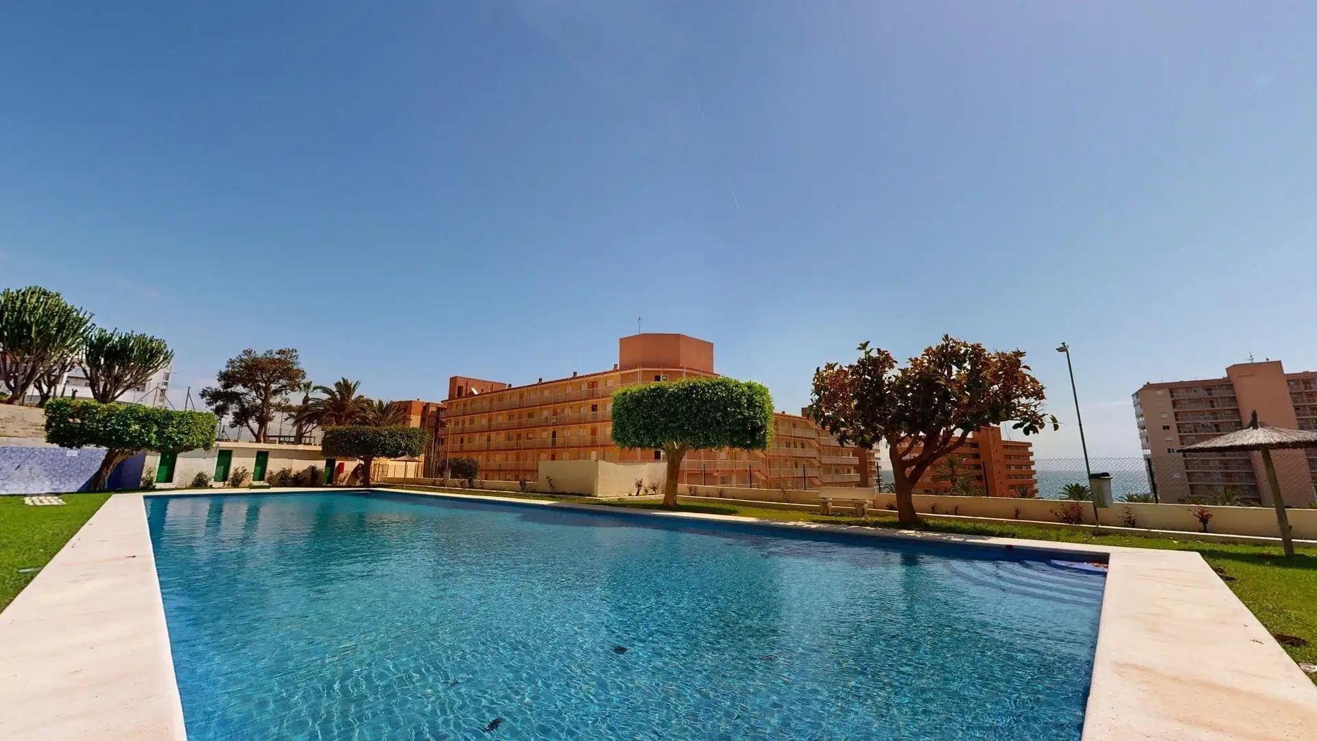 Piscina de Apartament de lloguer en Elche / Elx amb Aire condicionat, Calefacció i Jardí privat