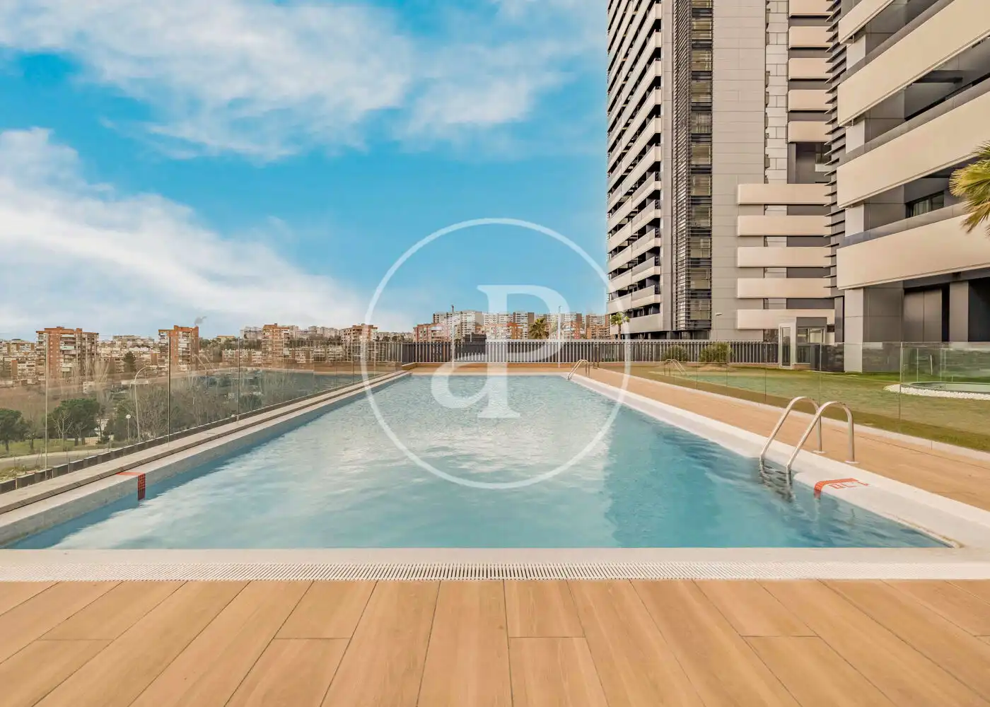Swimming pool of Flat for rent in Madrid  with Air Conditioner, Heating and Furnished