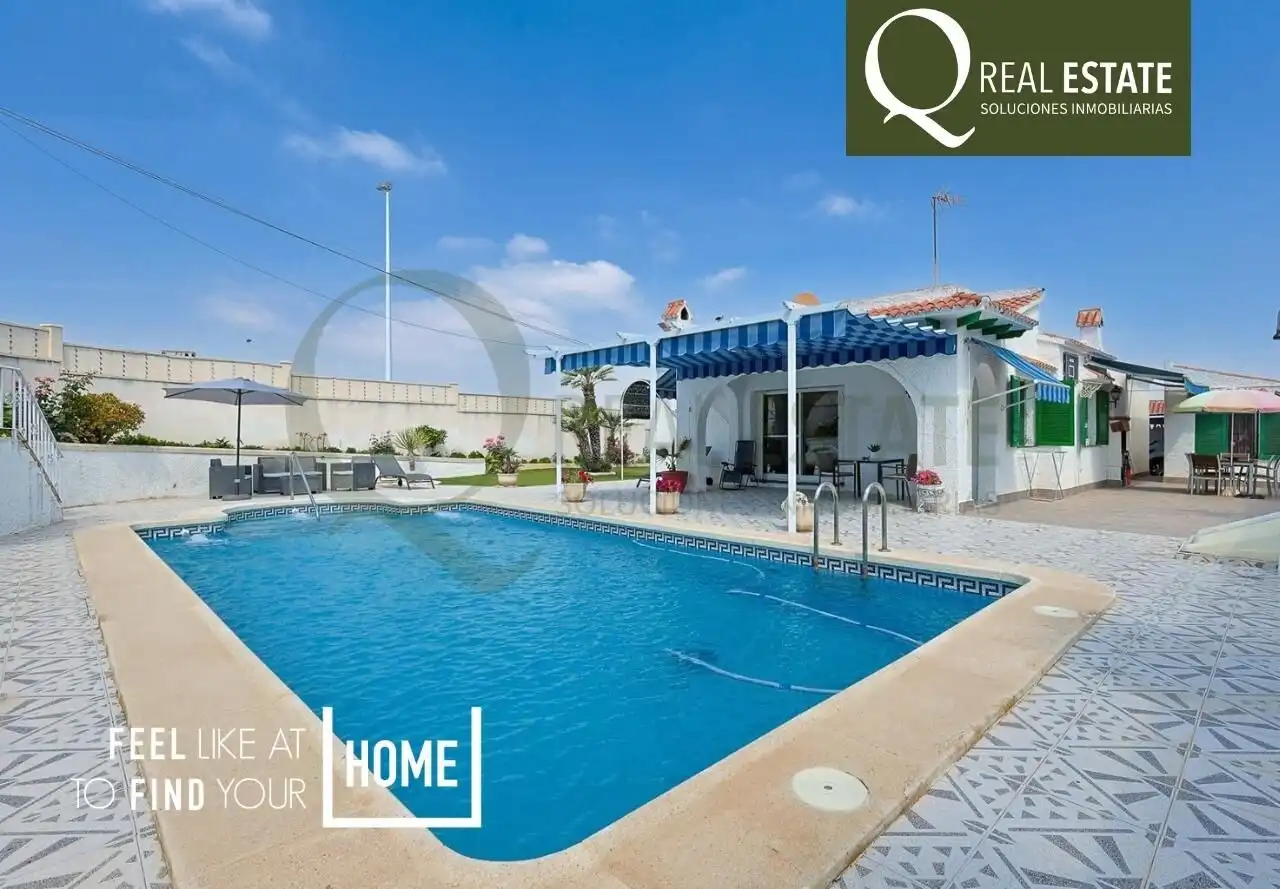 Vista exterior de Casa o chalet en venta en Elche / Elx con Jardín privado, Terraza y Piscina