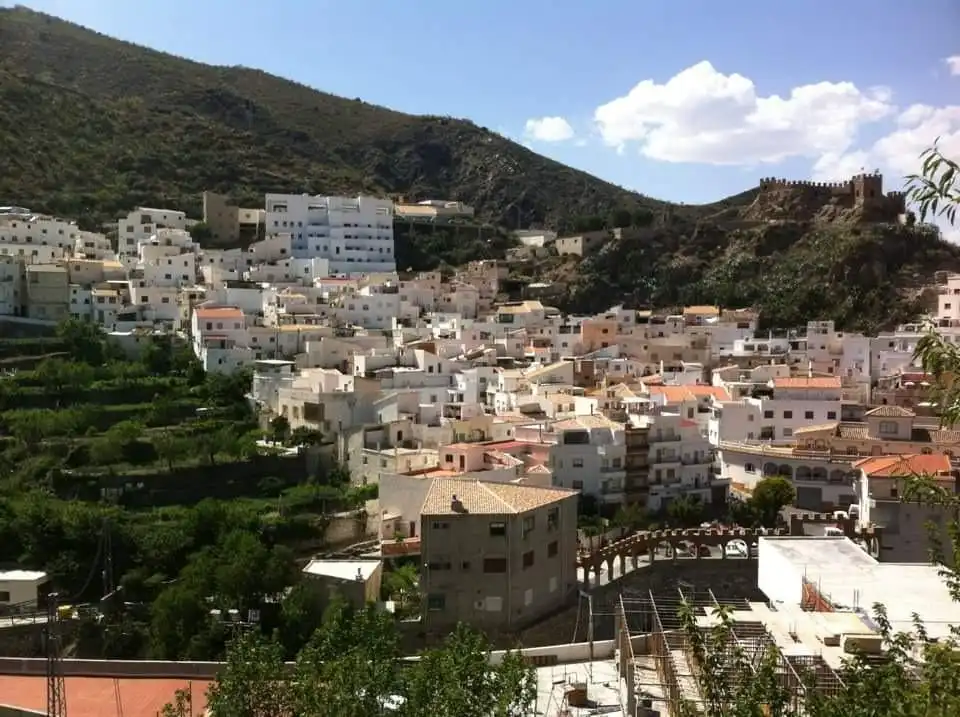 Vista exterior de Casa o xalet en venda en Sierro amb Terrassa i Traster