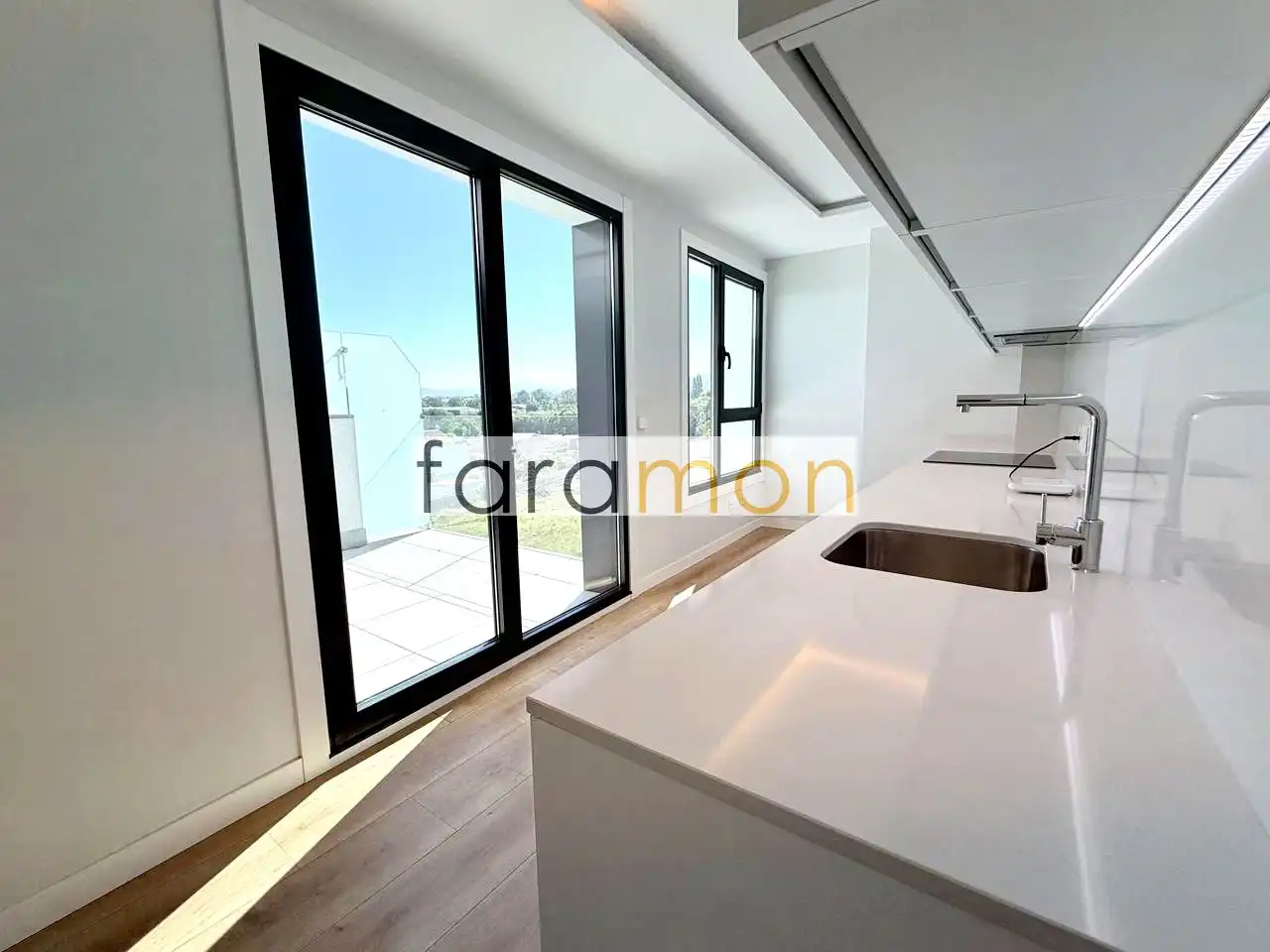 Außenansicht von Wohnung zum Verkauf in Vigo  mit Heizung, Terrasse und Abstellraum