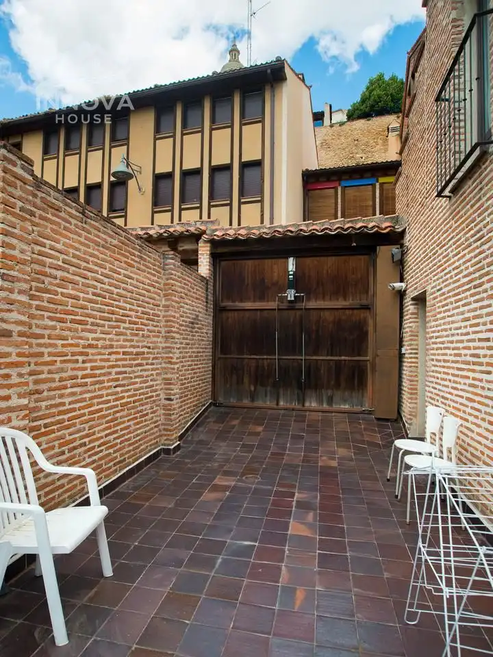 Vista exterior de Piso para compartir en Segovia con Calefacción, Jardín privado y Amueblado