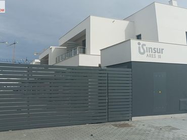 Reihenhaus mit Pool zum Verkauf in Entrenúcleos