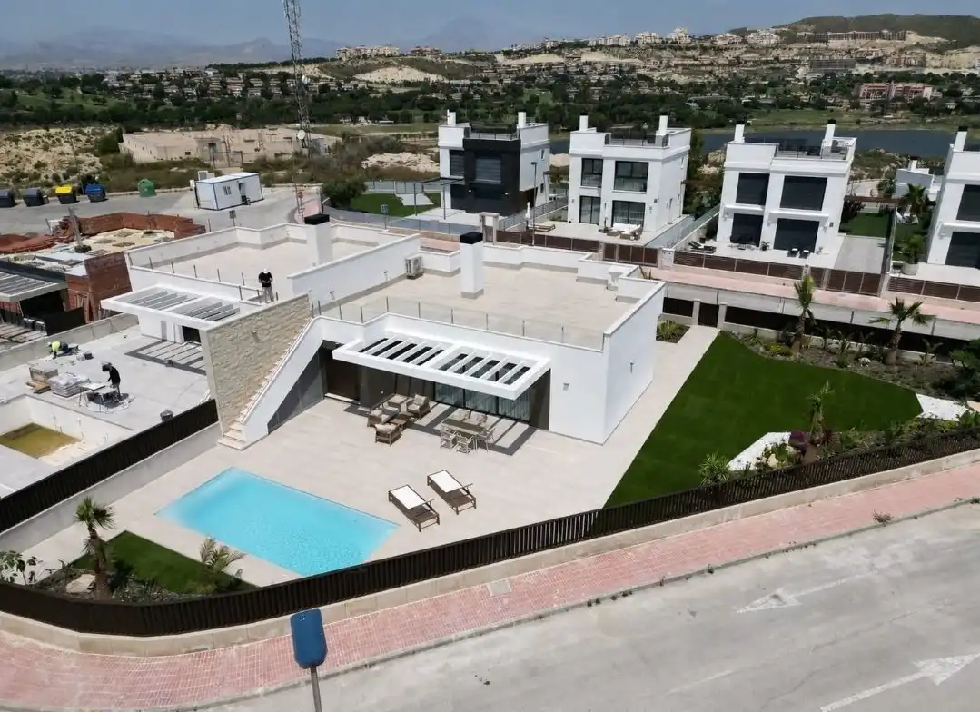 Houses for sale in Del Llentiscle, Bonalba - Cotoveta