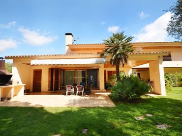 Villa mit Pool zum Verkauf in Barri de Solius