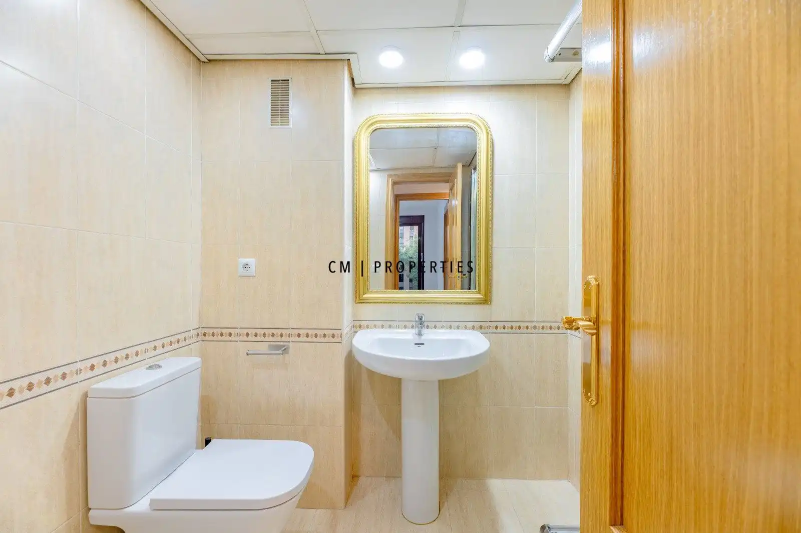 Bathroom of Flat for rent in Valencia  with Air Conditioner, Heating and Terrace
