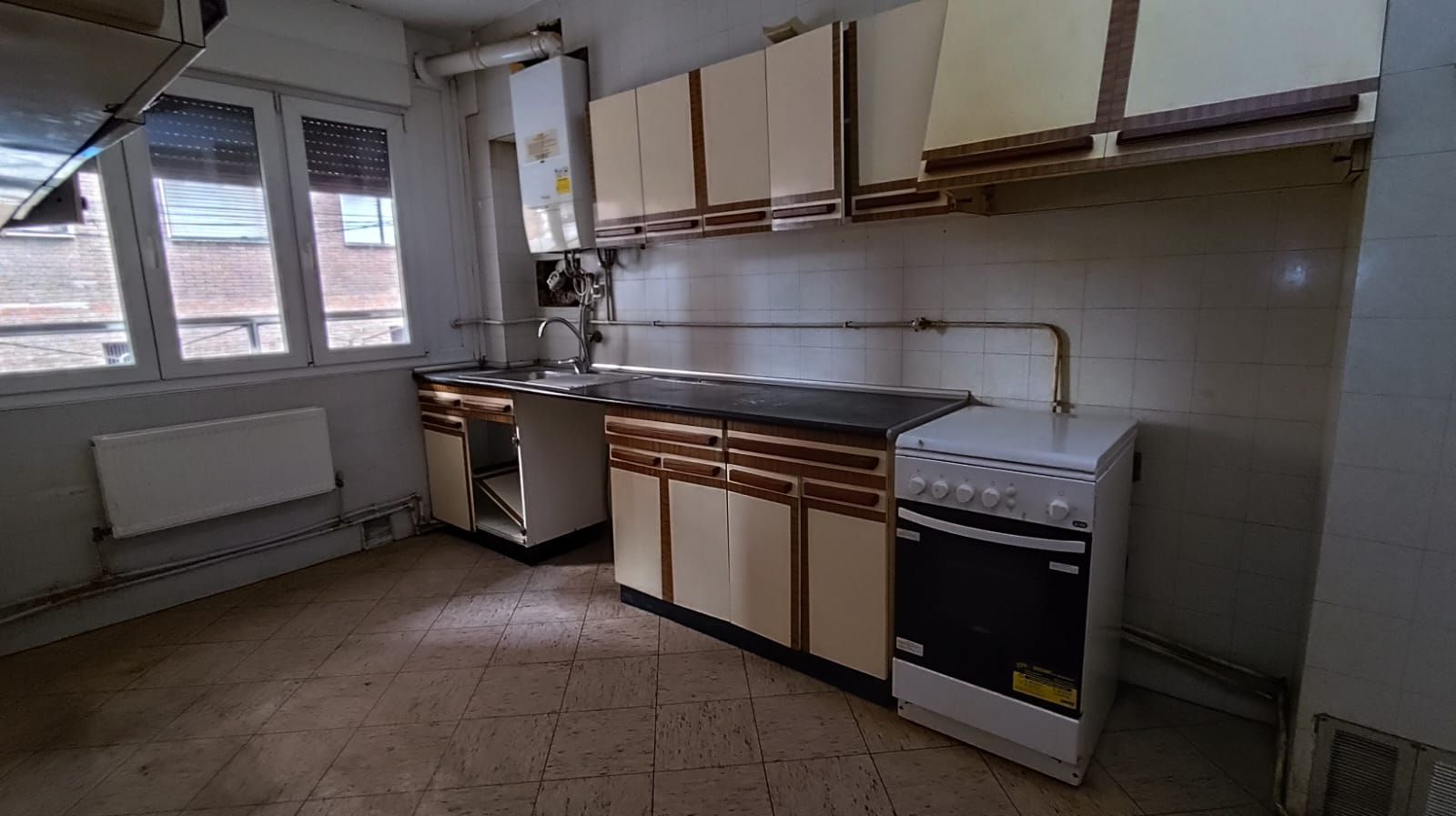 Kitchen of Flat for sale in Durango  with Heating