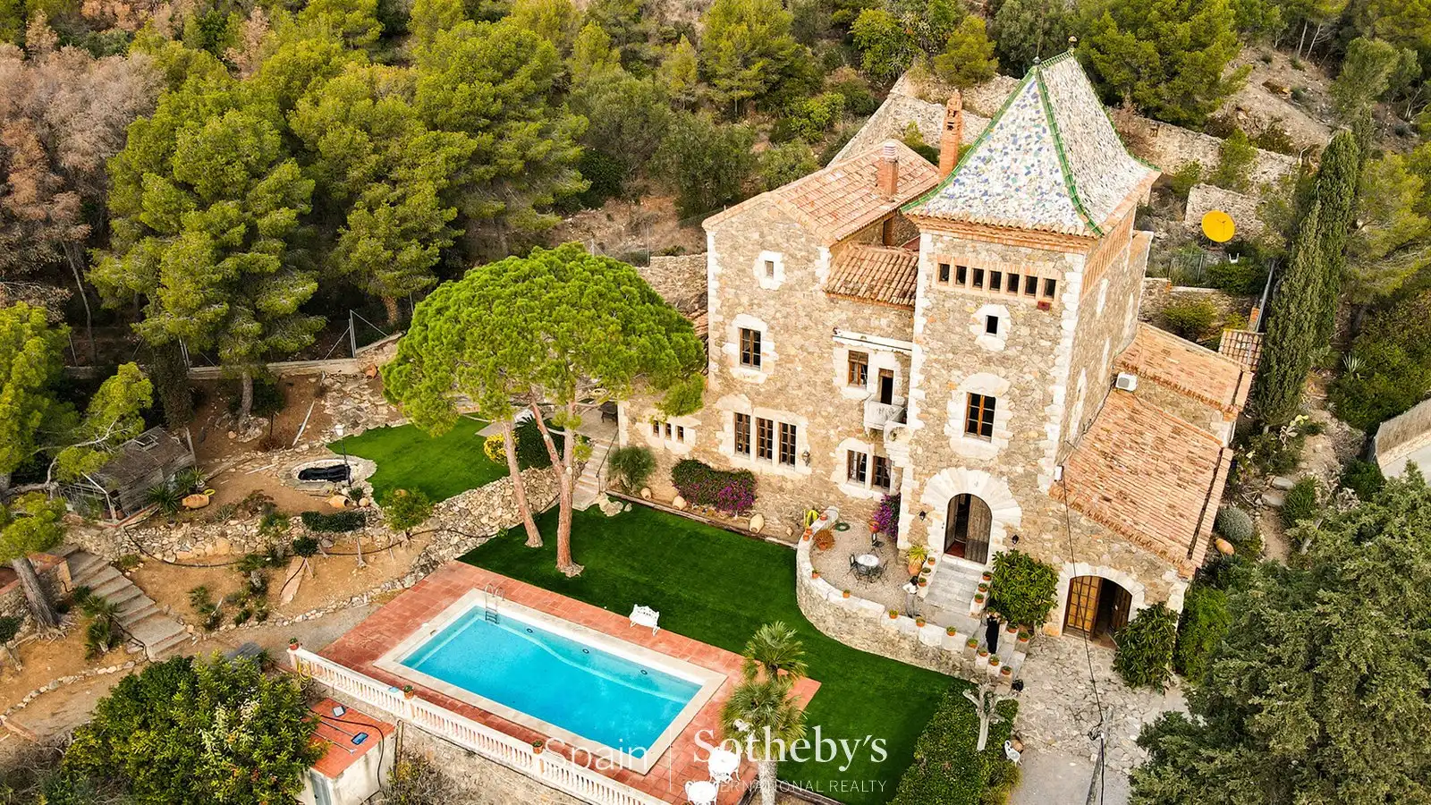 Vista exterior de Casa o xalet en venda en Castelldefels amb Aire condicionat, Calefacció i Jardí privat