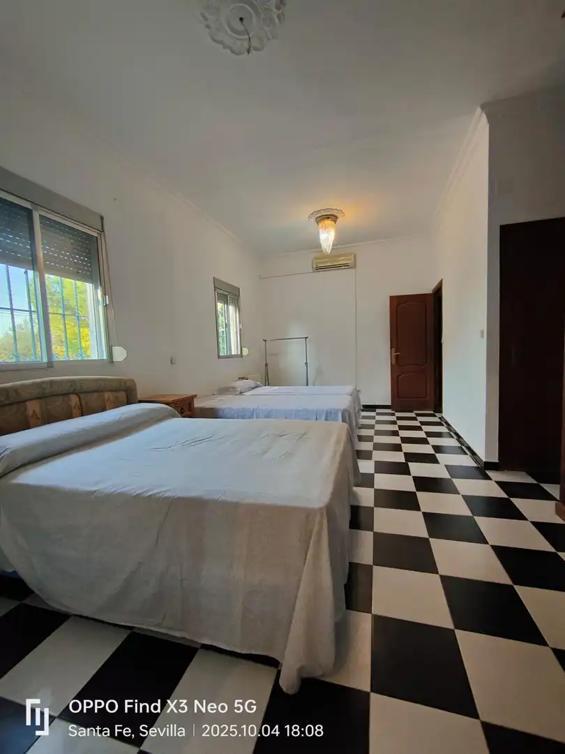 Dormitori de Casa o xalet en venda en El Viso del Alcor amb Aire condicionat, Jardí privat i Piscina