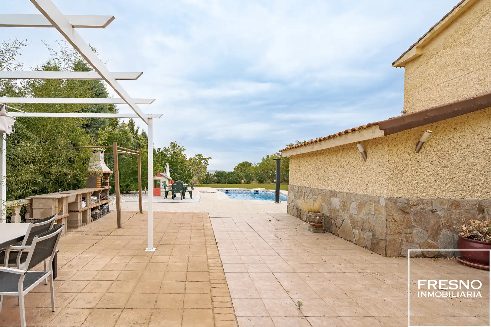 Terrassa de Casa o xalet en venda en Paracuellos de Jarama amb Aire condicionat, Calefacció i Jardí privat