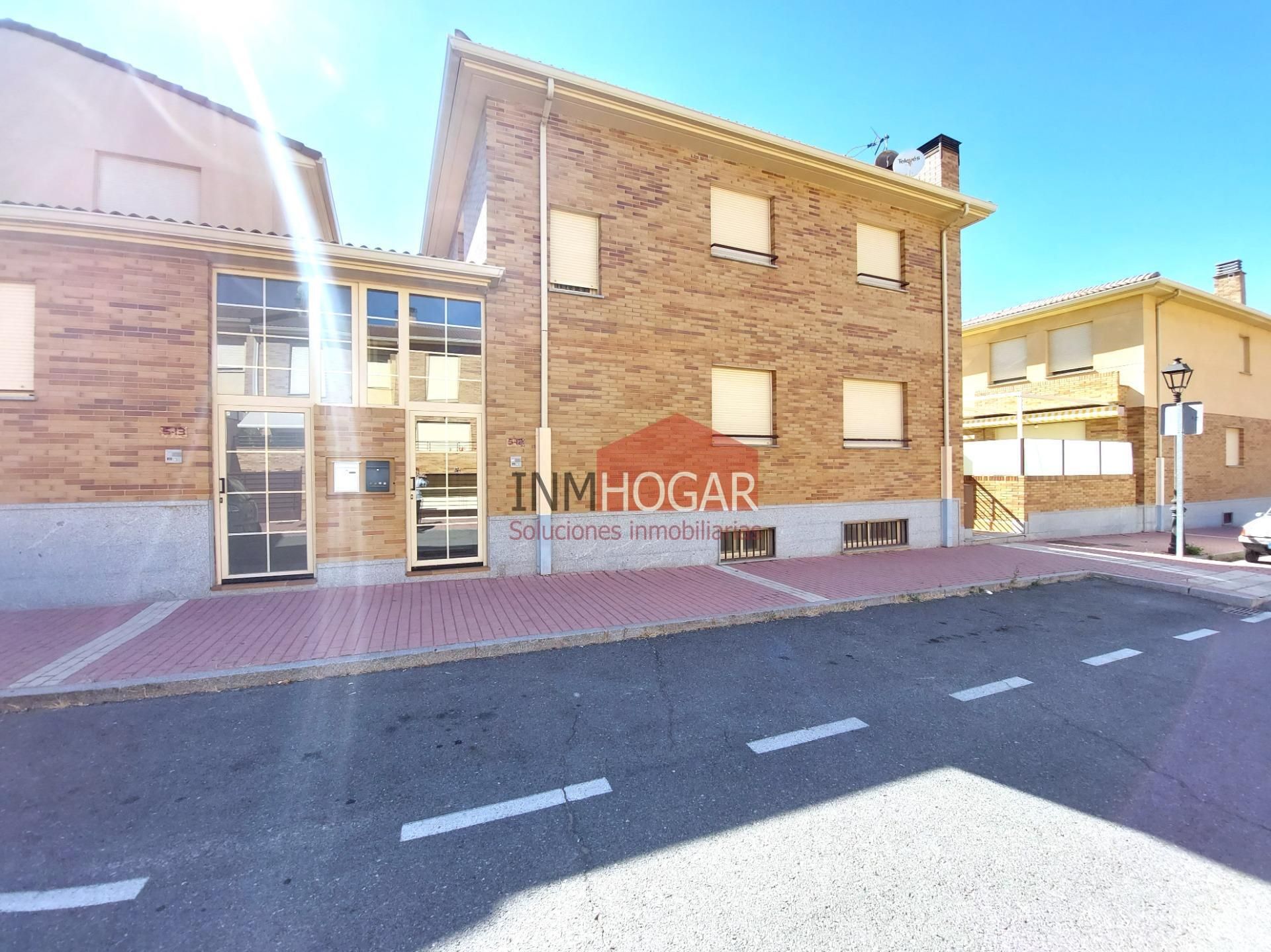 Vista exterior de Casa o xalet en venda en Ávila Capital amb Calefacció, Jardí privat i Parquet