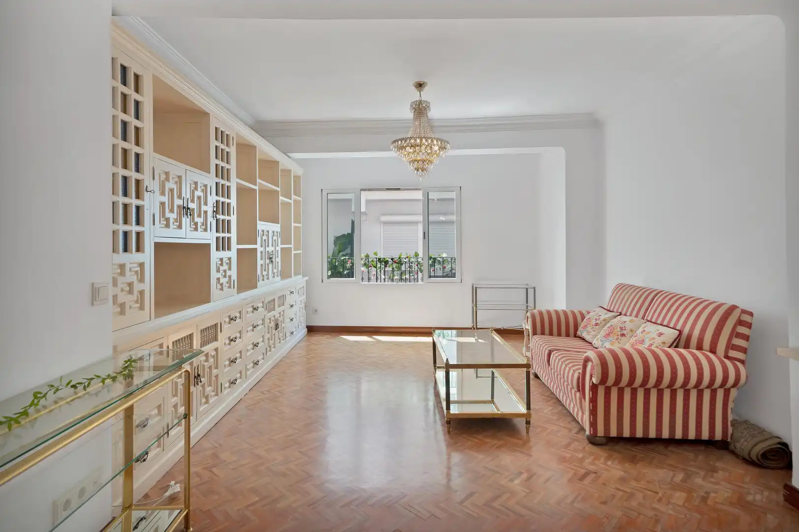 Living room of Apartments for sale in Marbella  with Parquet flooring and Balcony