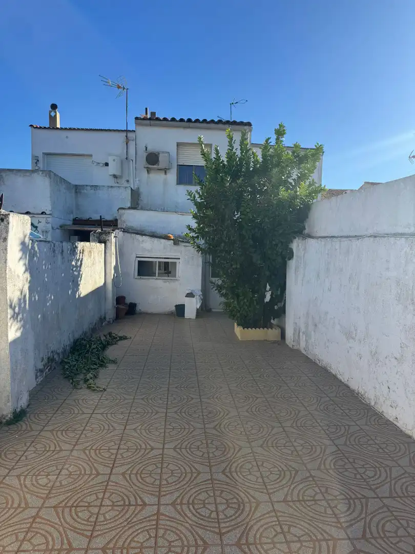 Exterior view of Houses for sale in Monterrubio de la Serena  with Air Conditioner, Parquet flooring and Storage room