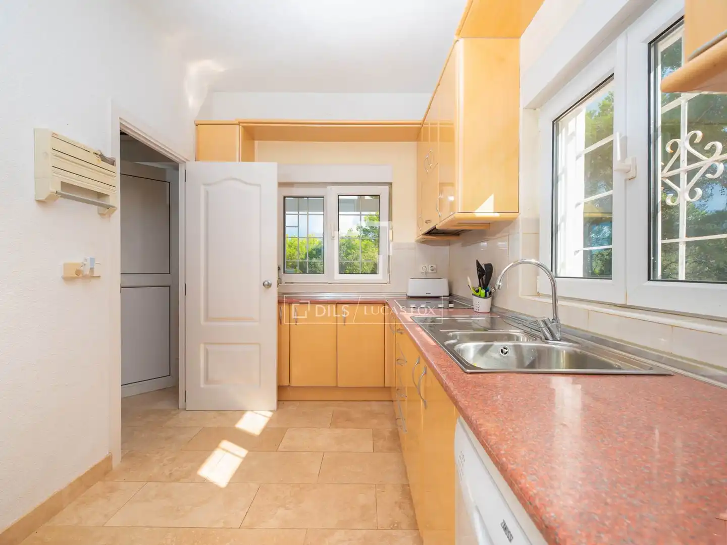 Küche von Country house zum Verkauf in Sant Josep de sa Talaia mit Klimaanlage, Privatgarten und Terrasse