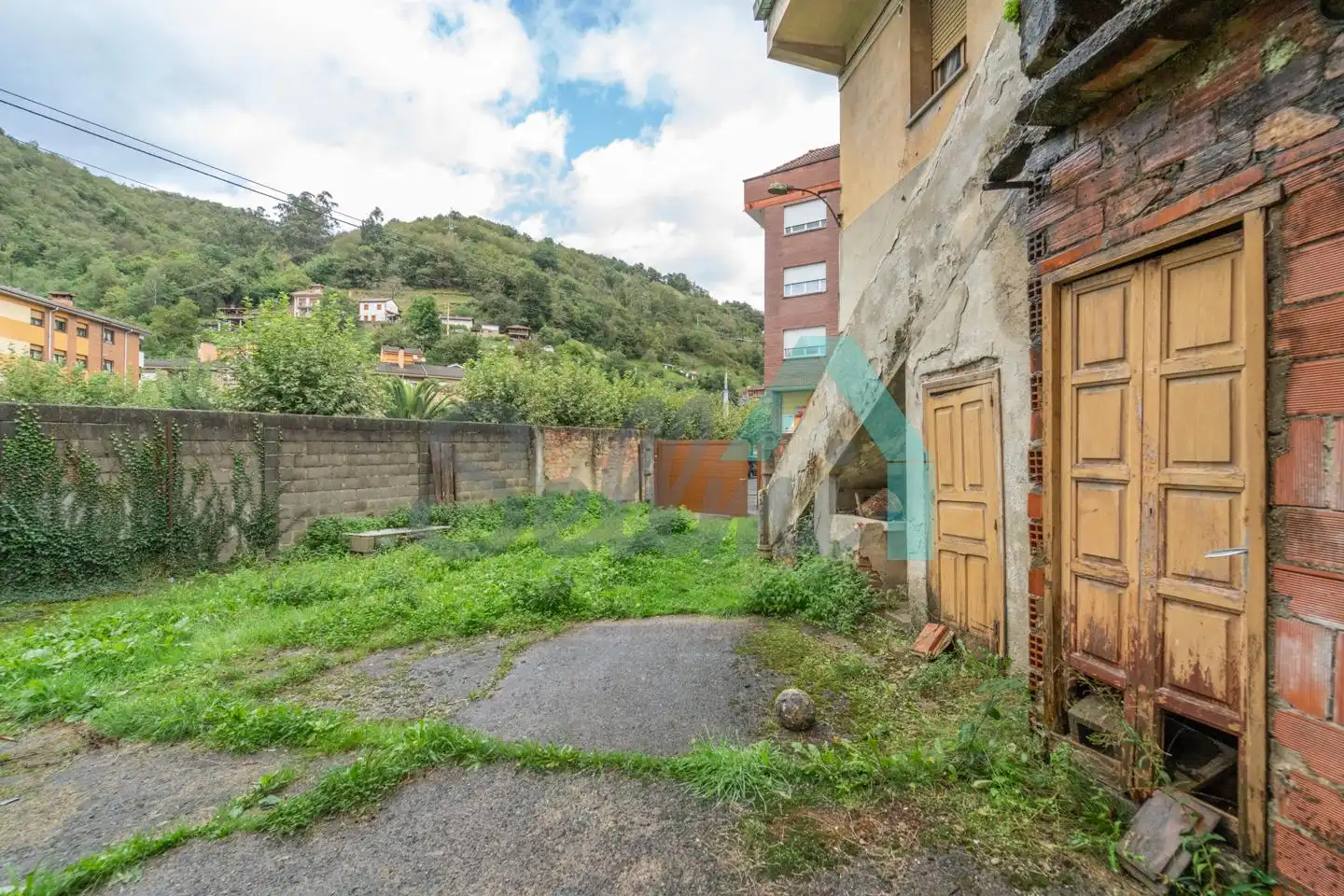 Exterior view of Houses for sale in San Martín del Rey Aurelio  with Private garden, Terrace and Storage room