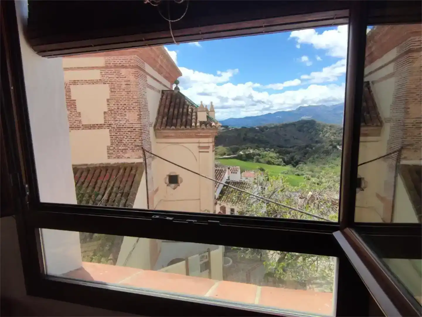 Vista exterior de Casa adosada en venda en Alpandeire amb Aire condicionat, Jardí privat i Parquet