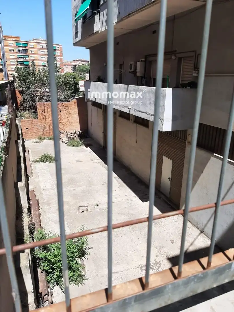 Aparcament de Nau industrial en venda en Sant Feliu de Llobregat