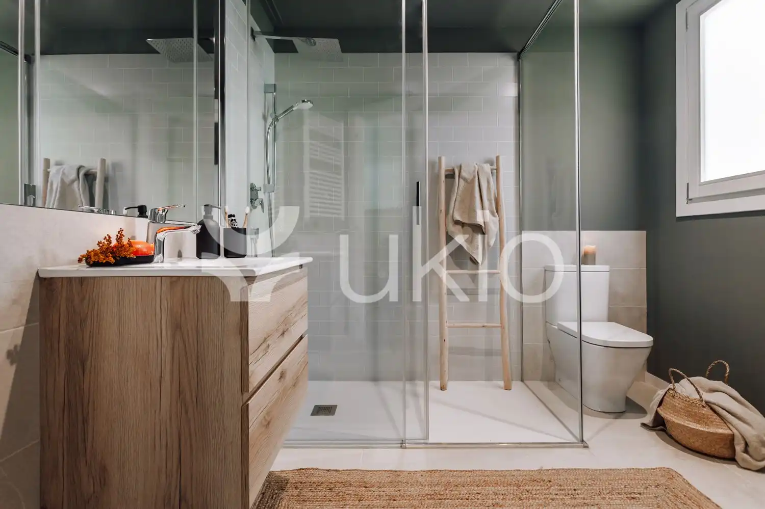 Badezimmer von Wohnungen zur Miete in Barcelona mit Klimaanlage, Heizung und Terrasse