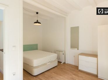 Appartamento con balcone in affitto a Eixample