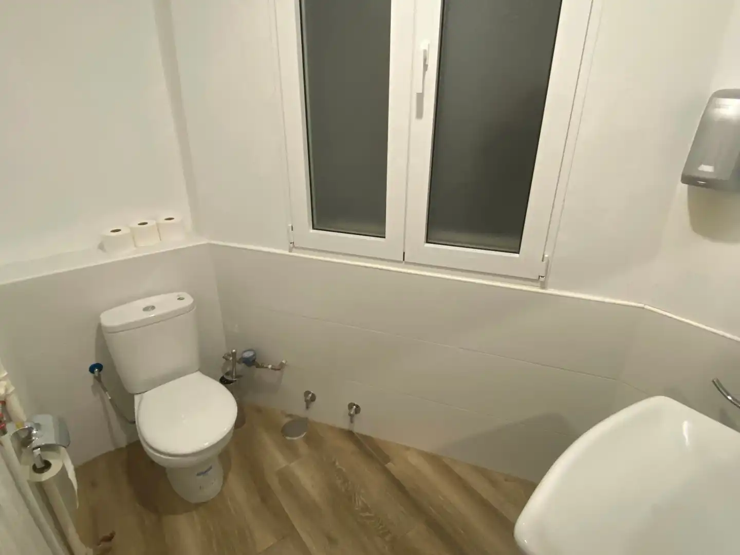 Bathroom of Office for rent in Madrid  with Air Conditioner, Heating and Internet
