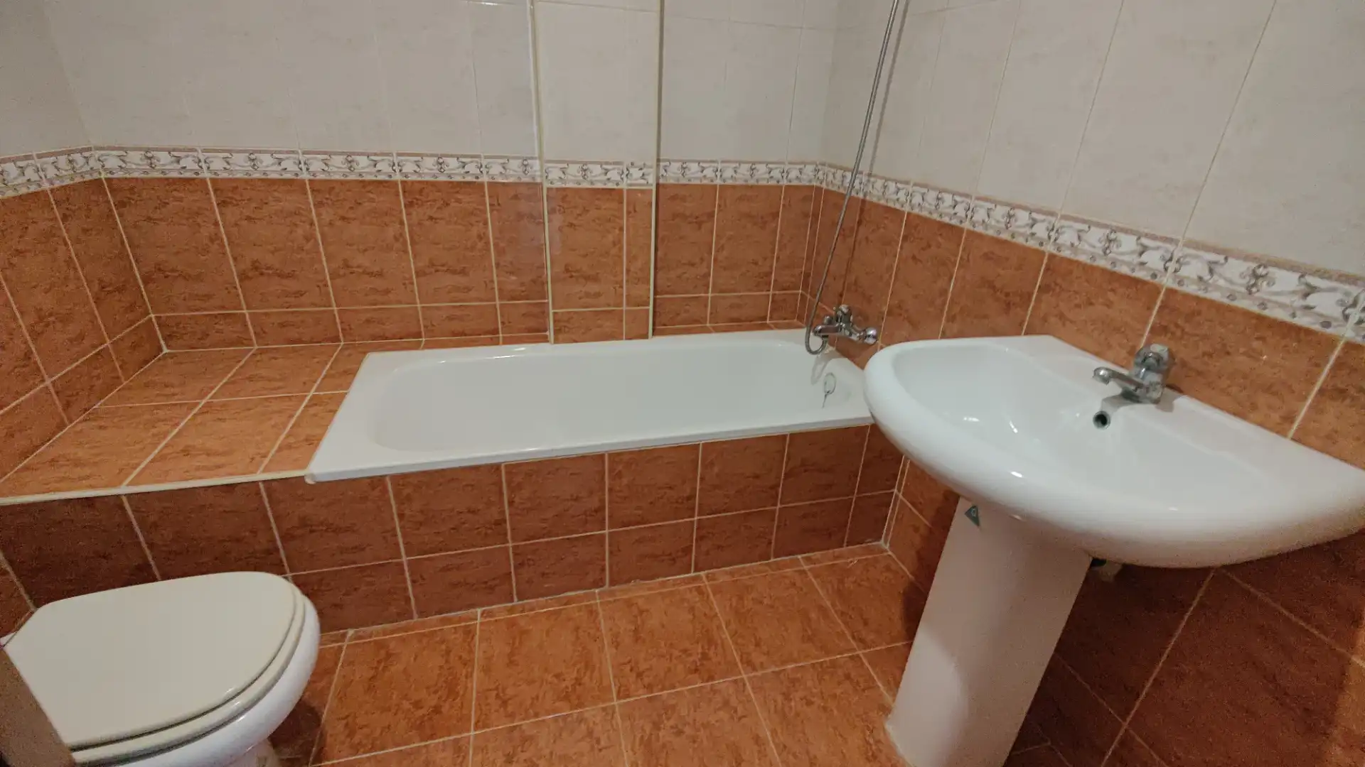 Baño de Casa adosada en venta en Huétor Vega con Calefacción, Jardín privado y Piscina