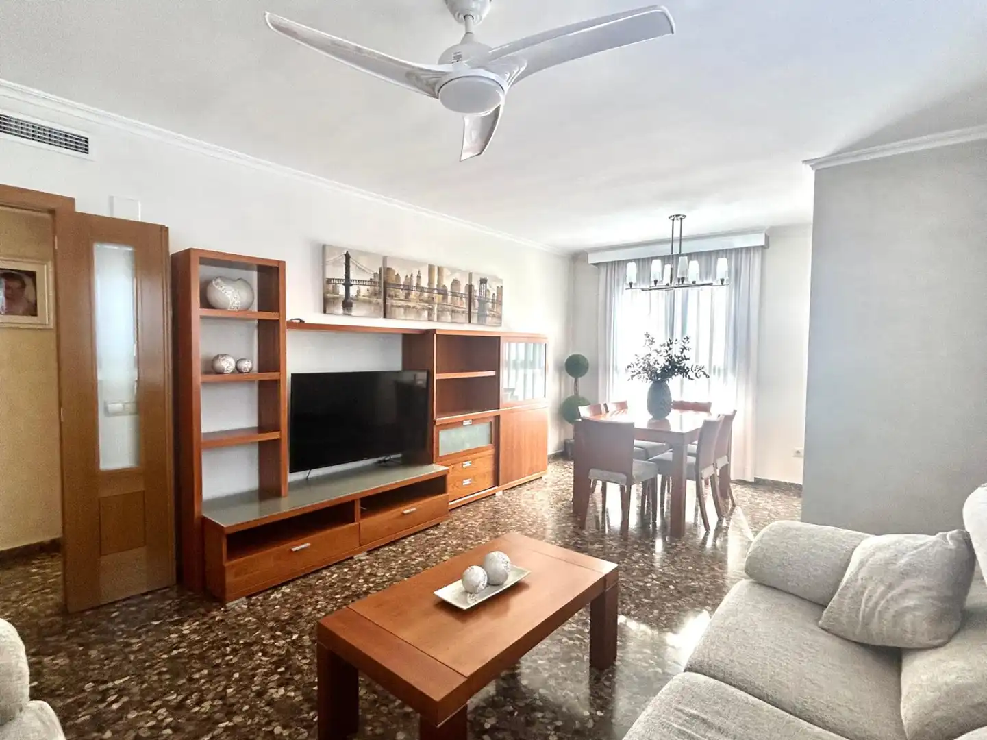Living room of Flat for sale in Silla  with Air Conditioner, Storage room and Swimming Pool
