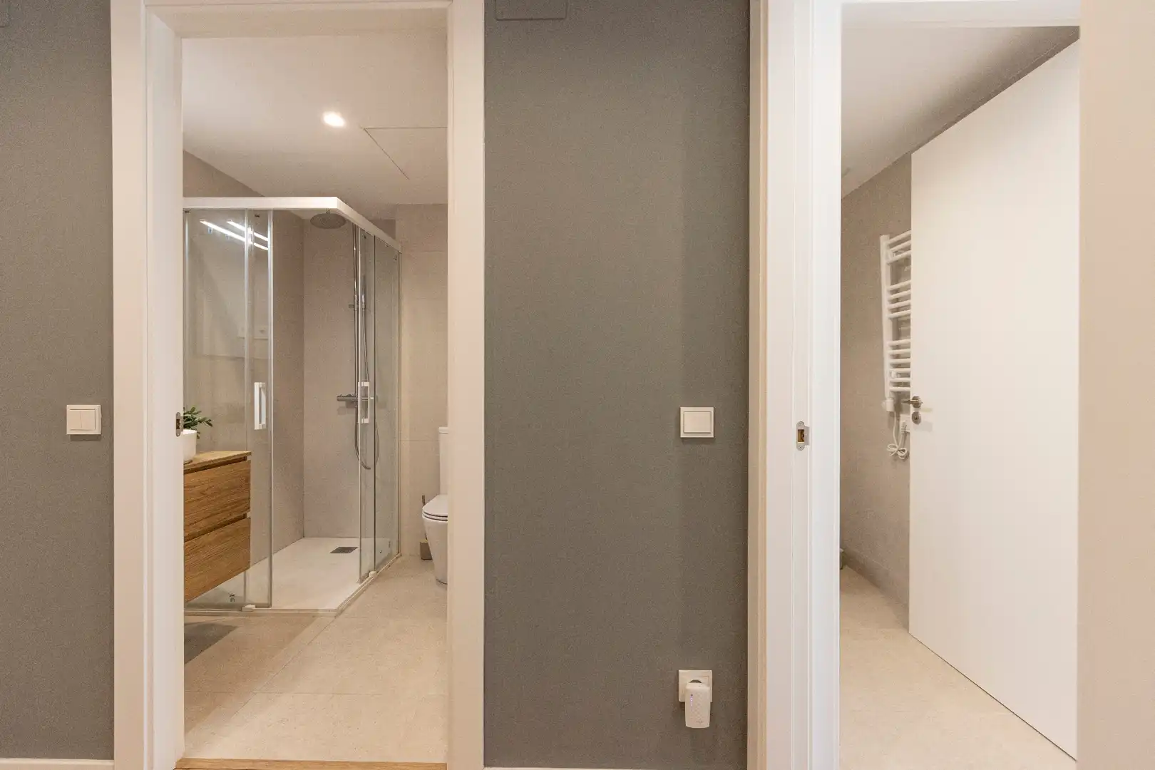 Bathroom of Duplexes for sale in Barcelona  with Air Conditioner, Heating and Parquet flooring
