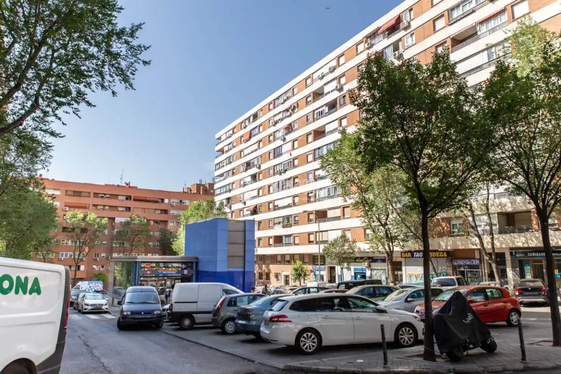 Vista exterior de Piso en venta en Madrid con Calefacción y Terraza