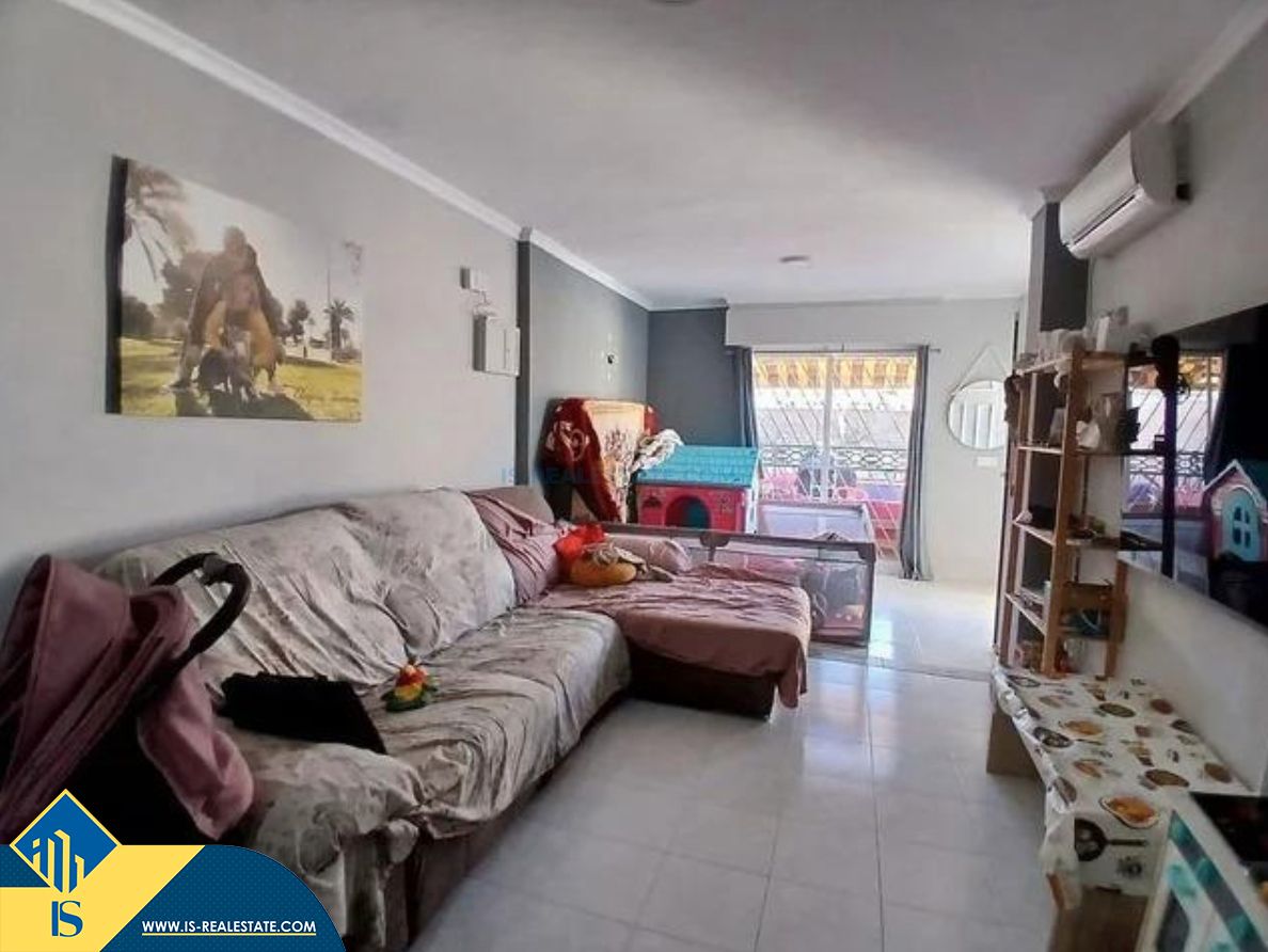 Sala d'estar de Casa adosada en venda en Torrevieja amb Aire condicionat, Calefacció i Jardí privat